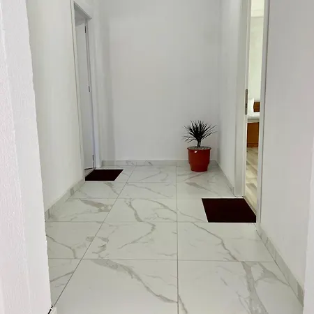 Holiday Apartment Lägenhet Pogradec